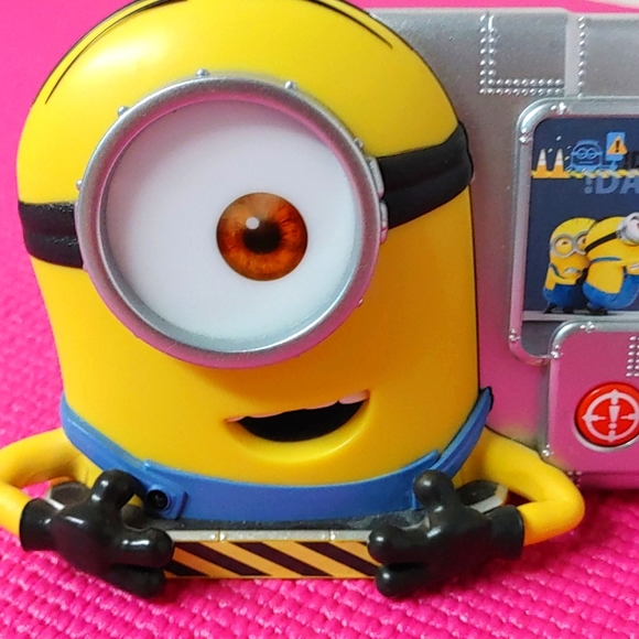 🌺LIKE NEW🌺Minion Alarm Clock & Nightlight - Picture 4 of 6